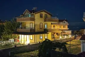 Ayvalık Altınova Denize Sıfır Tripleks Yazlıık Villa - Dikili