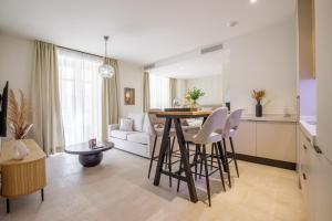 Plaza del Siglo Suites & Boutique Apartments by Caleta Homes