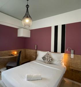 Hotels Logis Les Cols Verts : photos des chambres