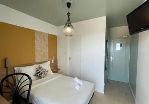 Hotels Logis Les Cols Verts : photos des chambres