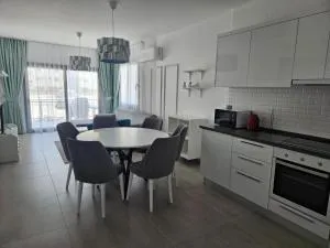 Pompeius Beachside Retreat 2-Bedroom Apartment - Perivolia tou Trikomou