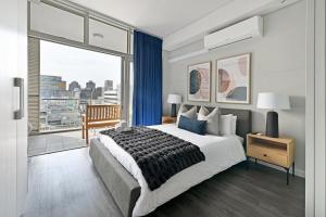 Yaya - Modern Apartment with City, Ocean & Mountain views!