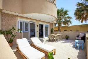 Niki Seaview With Cozy Garden Beach Access