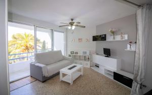 Las Fuentes Beach Studio - Piscina y jardín - ALBERT VILLAS