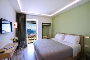 Deluxe Double Room with Sea View room in Garden Hotel