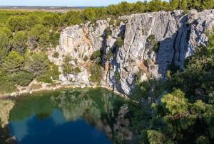 Villas Vaste demeure avec piscine, a 14 km de la mer. : photos des chambres