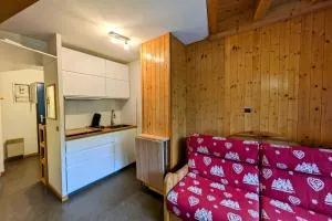 Au centre de la station 6 personnes - Arith