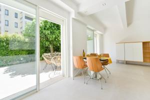 1-bedroom apartment walk to beach garage