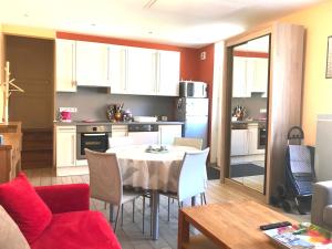 Appartements MAISON CHOLLET - Centre - Prox. Thermes - Terrasse : photos des chambres