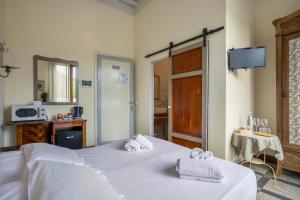 Zaira Small Double Room