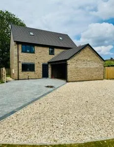 5-Bedroom Cottage, New Waltham, Grimsby - Holton le Clay