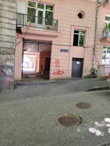 apartment on leonidze 18