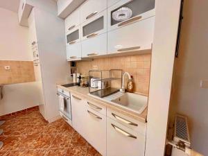 TK Stylish Free Private Parking Garage