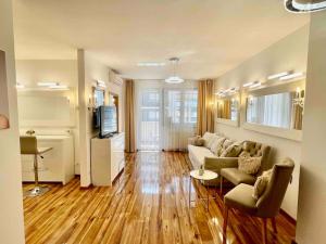 TK Stylish Free Private Parking Garage