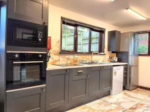 Primrose 15-Kaowood-Hot Tub-Pet friendly-Tenby