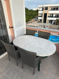 Comfort One-Bedroom Apartment with Balcony and Sea View room in Apartments Roxsi