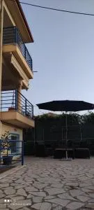 Minie House - Néa Thésis