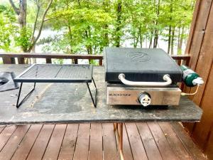 Cabin Nestled on Skiers Cove South Toledo Bend Lake 3 bedroom-5 beds