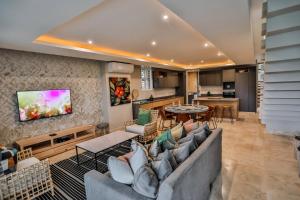 Luxury 3 Bed Villa in Setai Beach Estate