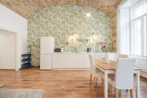 24H Self Check-In Apartment City Center near Opera