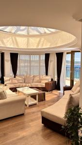 Penthouse Happy Moments