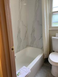 King Room - Non-Smoking room in Econo Lodge Inn & Suites