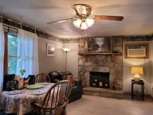 Lake Congamond Suffield House - Виндзор