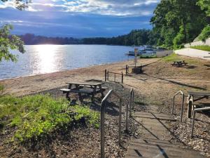 Lake Congamond Suffield House