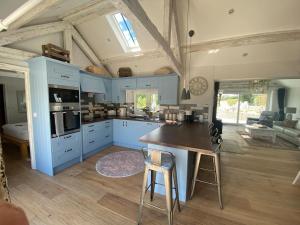 The Cow Stalls - Stunning Farmhouse with Wonderful Views and Garden - Close to Corfe Castle