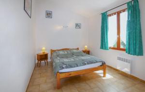 Maisons de vacances Beautiful Home In Bessas : photos des chambres