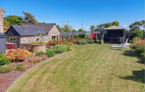 Maisons de vacances Lovely Home In Plerin With Wifi : photos des chambres