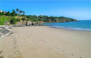 Maisons de vacances Lovely Home In Plerin With Wifi : Maison de Vacances 1 Chambre