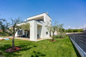 Modern apartment Ana with Jacuzzi and Pool