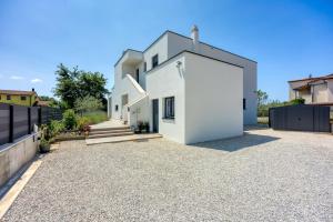 Modern apartment Ana with Jacuzzi and Pool