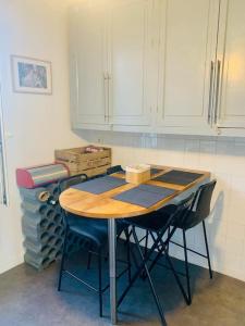 Appartements Maison de ville - cosy - centre ville - wifi -gare : photos des chambres