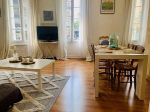 Appartements Maison de ville - cosy - centre ville - wifi -gare : photos des chambres