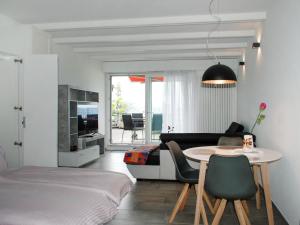 Apartment Lake-View cosy by Interhome