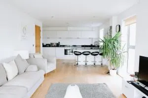 Azure 7 Apartment - 纽基