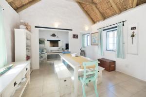 Family Tides in Langezandt Struisbaai