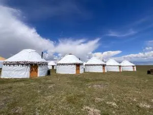 Yurt Camp "Sary-Bulun" at Song-Kul Lake, Naryn Сон-Куль - Kyzart