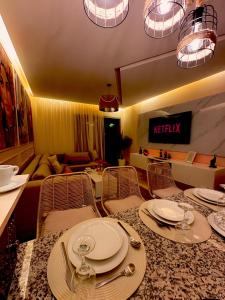 Elegant Apartment with Pool, Clim & Wi-Fi - 7min Gueliz