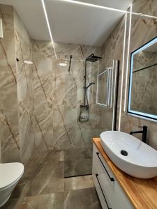 TOTU TODAY-SIENNA GROBLA APARTAMENTY, Faktura VAT, self check-in