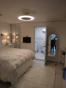 Luxury Apartment Hot Water,AC,WiFi,PS3