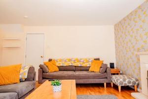 Host & Stay - Manfield Avenue
