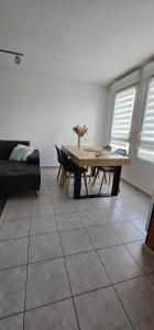 Le cocon de soie Superbe T3 à Vaulx en Velin - 3hvězdičkové hotely ve městě Vaulx-en-Velin