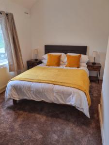 House with 3 BR and 2 Parking bays - Airport 6 Min Walk