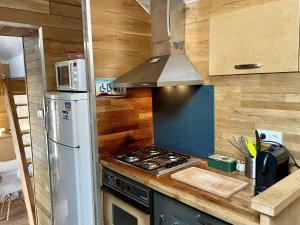 D5 Parking Wifi 3 lits, 2 à 4 pers 1 Ch et Mezzanine Petite hauteur Réduc Semaine ou Mois, Velo