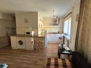 Butas prie vaikų parko