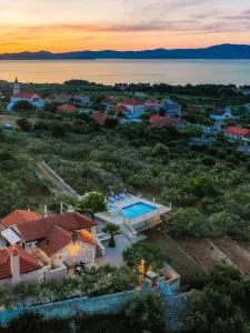 VILLA AGAPE - Three bedroom villa on 15k m2 olive grove - Incredible 360 view - Free parking - Private pool and jacuzzi - 米尔希