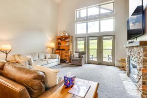 Ski-InandSki-Out Granby Penthouse with Mountain Views!